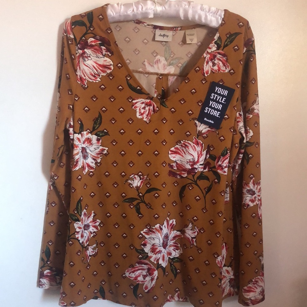 Buckle Top
